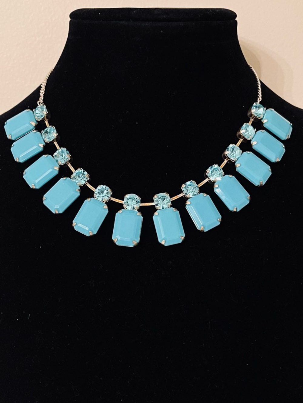 #253 Joan Rivers Silver-tone Faux Turquoise Statement Necklace